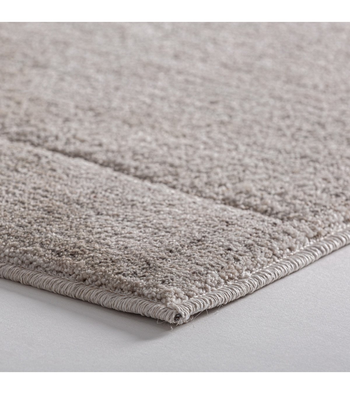 Alfombra Naiara – tonos neutros, estilo clásico