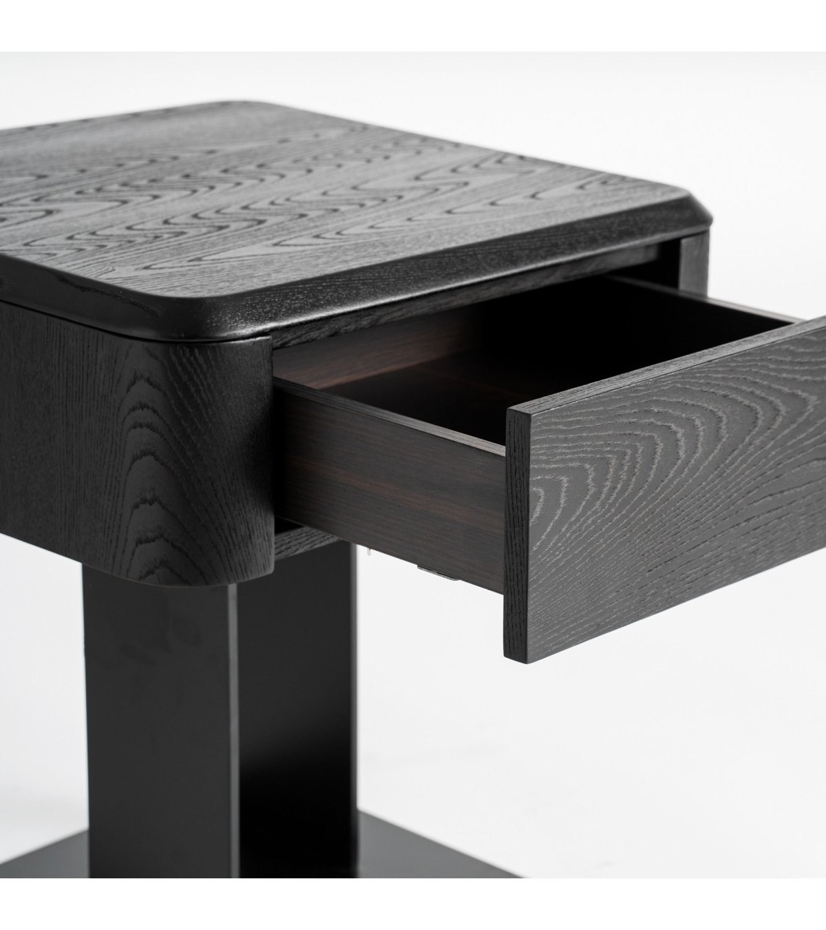 Mesita de noche caiza