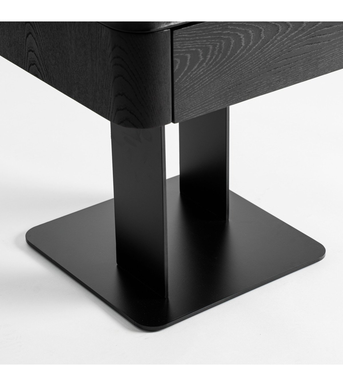 Mesita de noche caiza