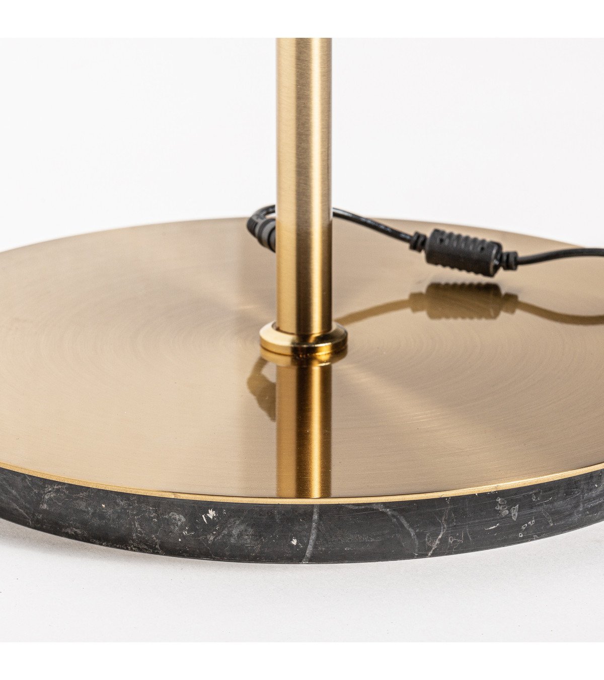 Lámpara de pie malih