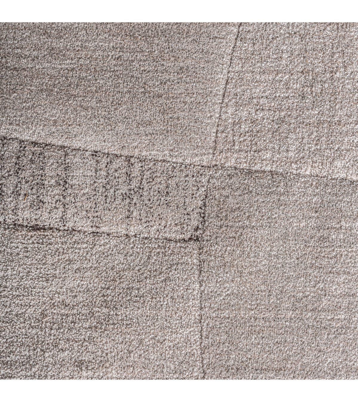 Alfombra Naiara – tonos neutros, estilo clásico