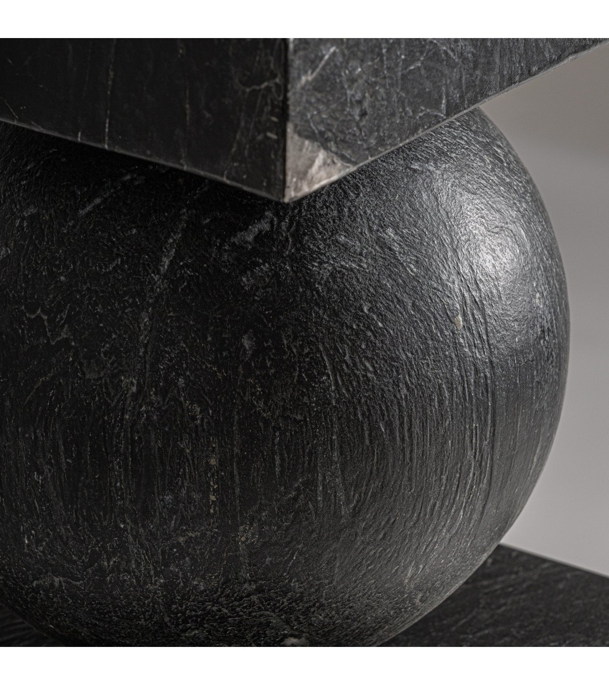 Escultura pie